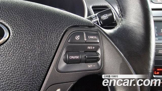 Kia K3 2013 — photo 17