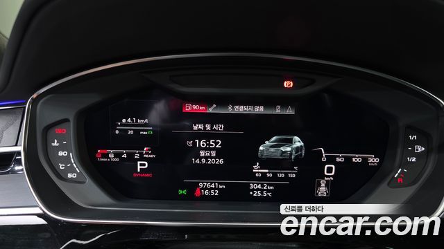 Audi A8 2021 — photo 11