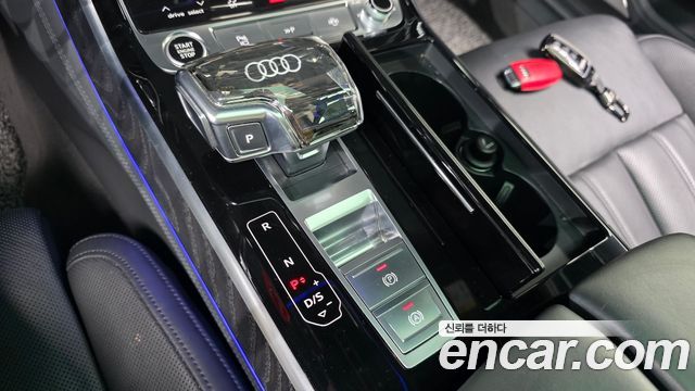 Audi A8 2021 — photo 12