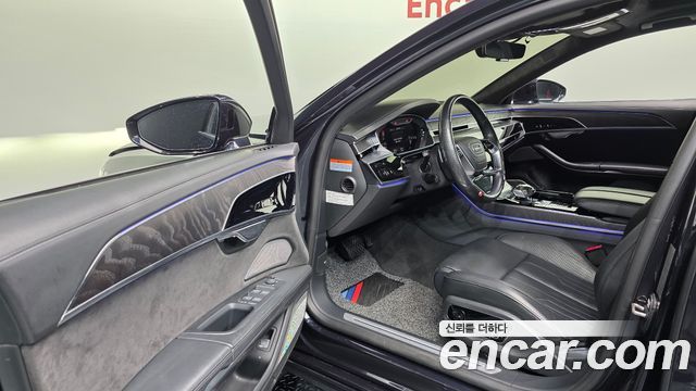 Audi A8 2021 — photo 13