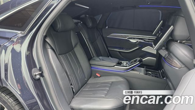 Audi A8 2021 — photo 17