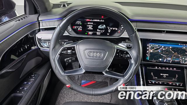 Audi A8 2021 — photo 19