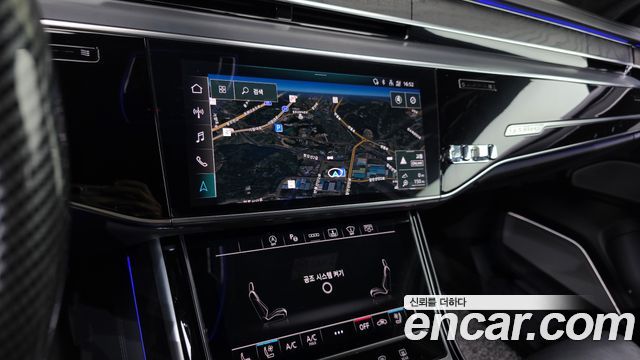 Audi A8 2021 — photo 20