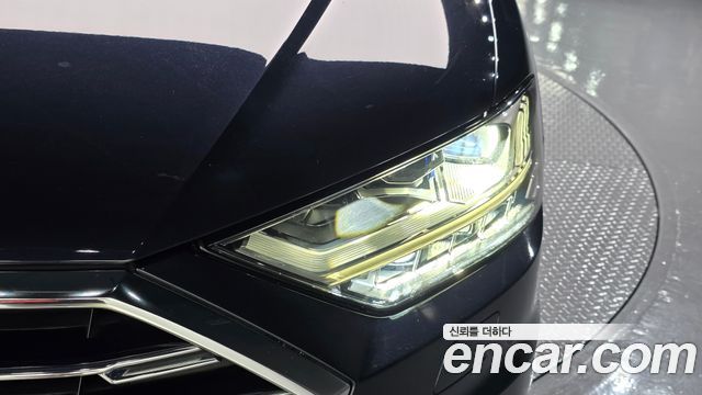 Audi A8 2021 — photo 8