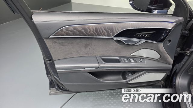 Audi A8 2021 — photo 14
