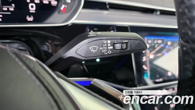 Audi A8 2021 — photo 28