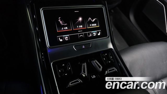 Audi A8 2021 — photo 32