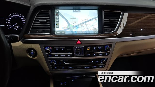 Genesis G80 2018 — photo 19