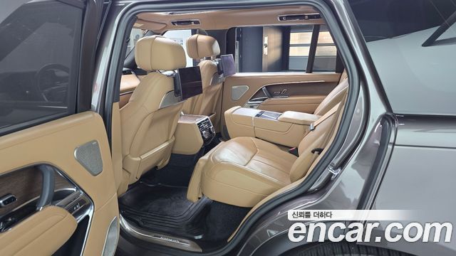 Land Rover Range Rover 2023 — photo 11