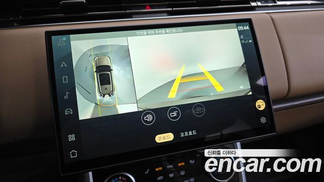 Land Rover Range Rover 2023 — photo 14
