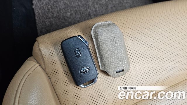 Kia K7 2020 — photo 25