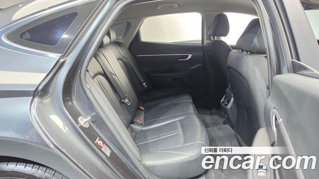 Hyundai Sonata 2022 — photo 17