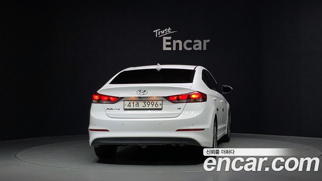 Hyundai AVANTE 2018 — photo 4