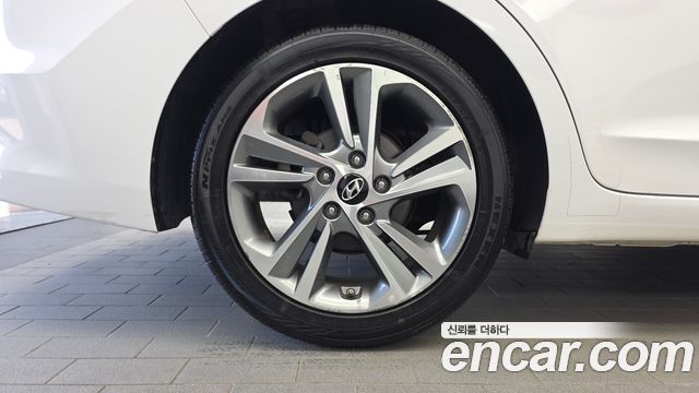 Hyundai AVANTE 2018 — photo 5