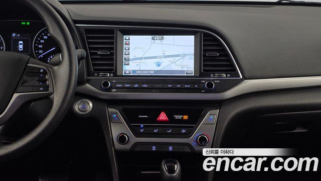 Hyundai AVANTE 2018 — photo 20