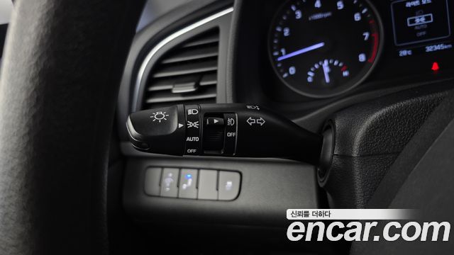 Hyundai AVANTE 2018 — photo 22