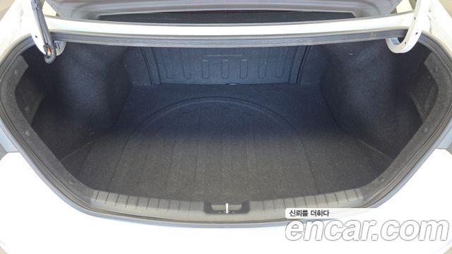 Hyundai AVANTE 2018 — photo 26
