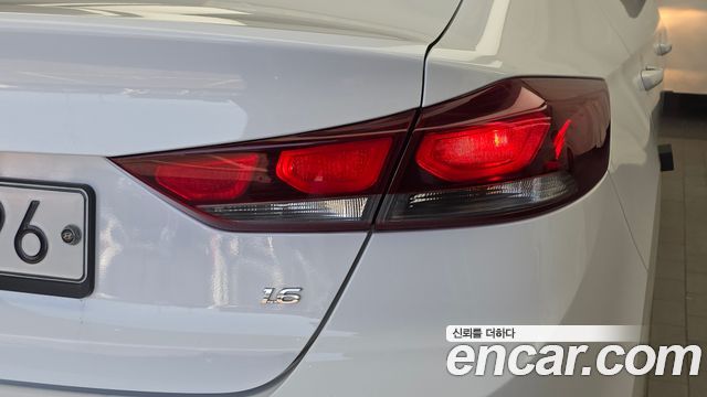 Hyundai AVANTE 2018 — photo 9
