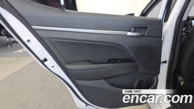 Hyundai AVANTE 2018 — photo 15