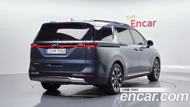 Kia Canival 2023 — photo 2