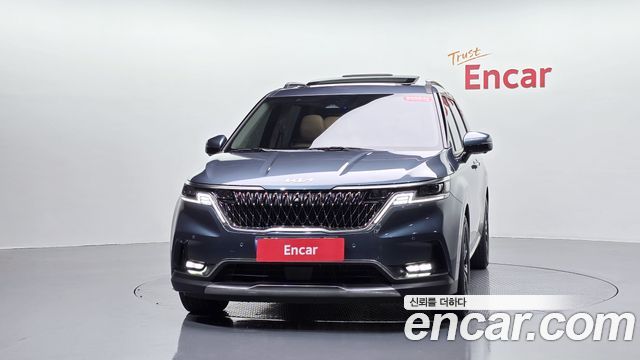 Kia Canival 2023 — photo 3