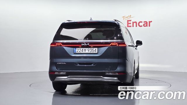 Kia Canival 2023 — photo 4