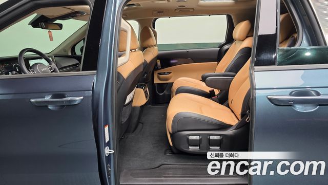 Kia Canival 2023 — photo 17