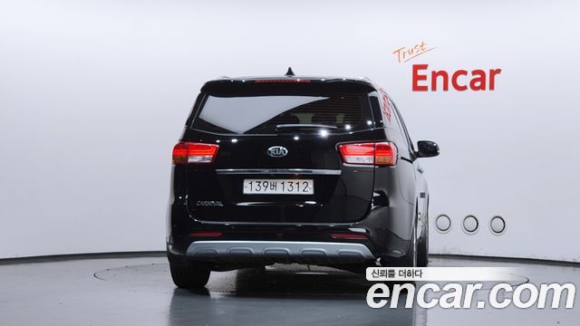 Kia Canival 2018 — photo 4