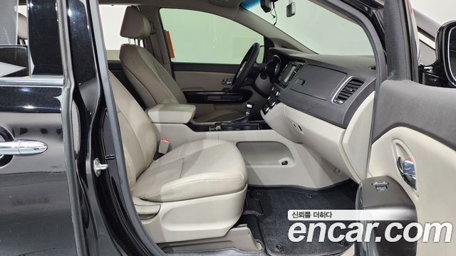 Kia Canival 2018 — photo 16