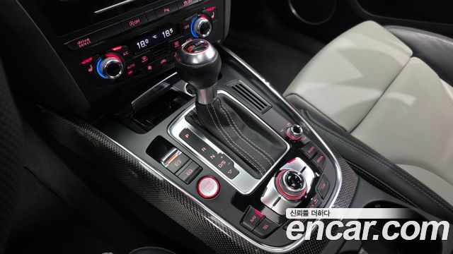 Audi SQ5 2015 — photo 12