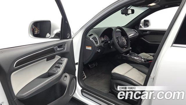 Audi SQ5 2015 — photo 13