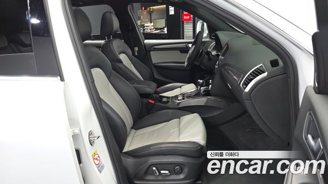 Audi SQ5 2015 — photo 17