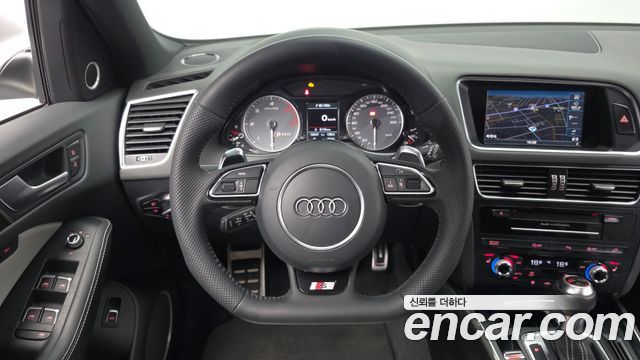 Audi SQ5 2015 — photo 19