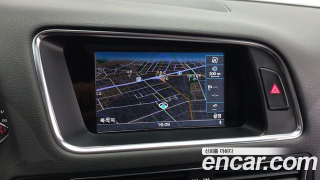Audi SQ5 2015 — photo 20