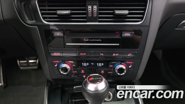 Audi SQ5 2015 — photo 22
