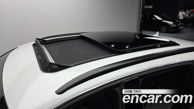 Audi SQ5 2015 — photo 25