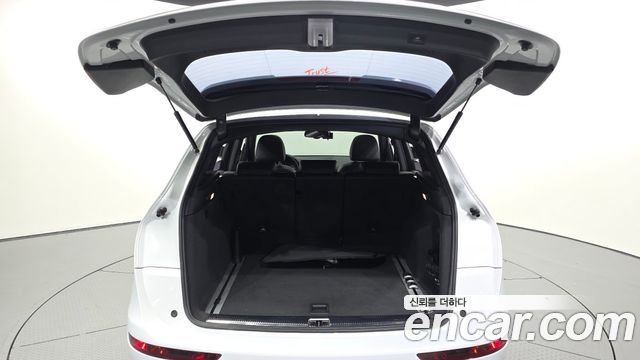 Audi SQ5 2015 — photo 26