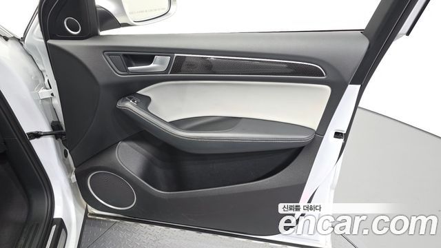 Audi SQ5 2015 — photo 14