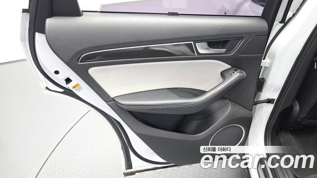 Audi SQ5 2015 — photo 15
