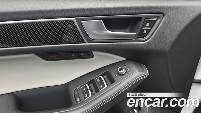 Audi SQ5 2015 — photo 33