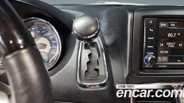 Chrysler Grand Voyager 2014 — photo 9