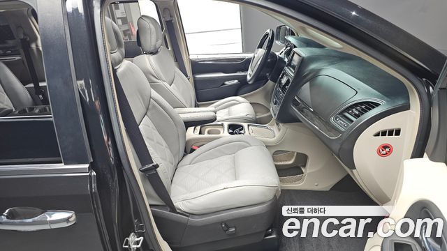 Chrysler Grand Voyager 2014 — photo 10