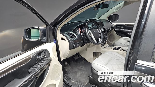 Chrysler Grand Voyager 2014 — photo 12