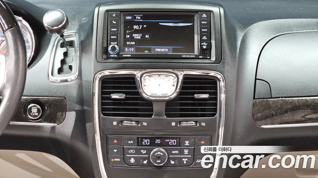 Chrysler Grand Voyager 2014 — photo 14