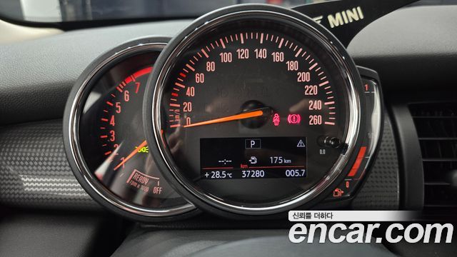Mini Cooper 2021 — photo 11