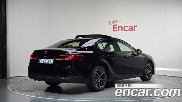 Toyota Camry 2026 — photo 2
