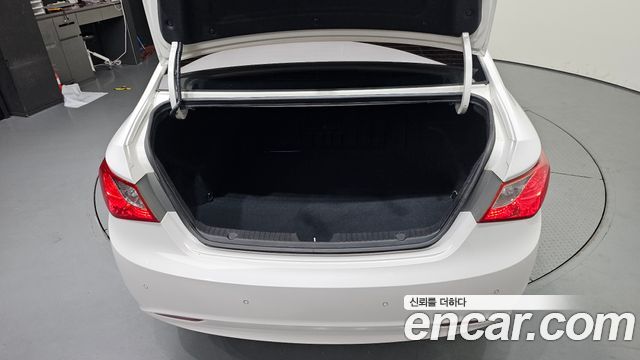 Hyundai Sonata 2011 — photo 20
