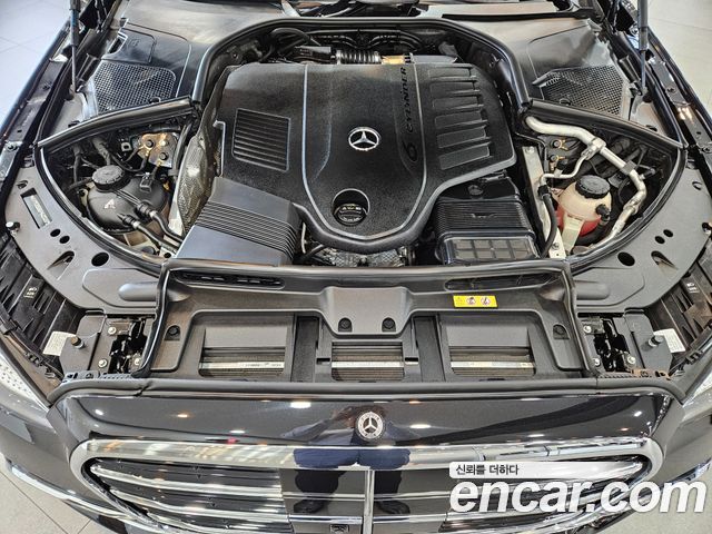 Mercedes-Benz S-Class 2023 — photo 6