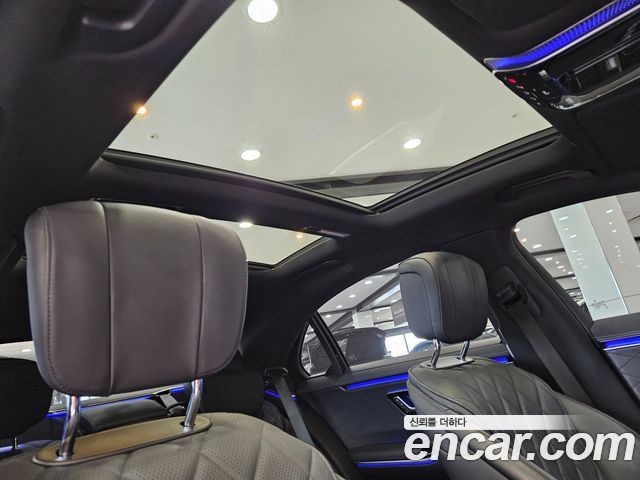 Mercedes-Benz S-Class 2023 — photo 16