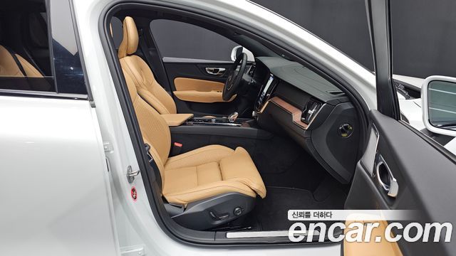 Volvo V60 2025 — photo 16
